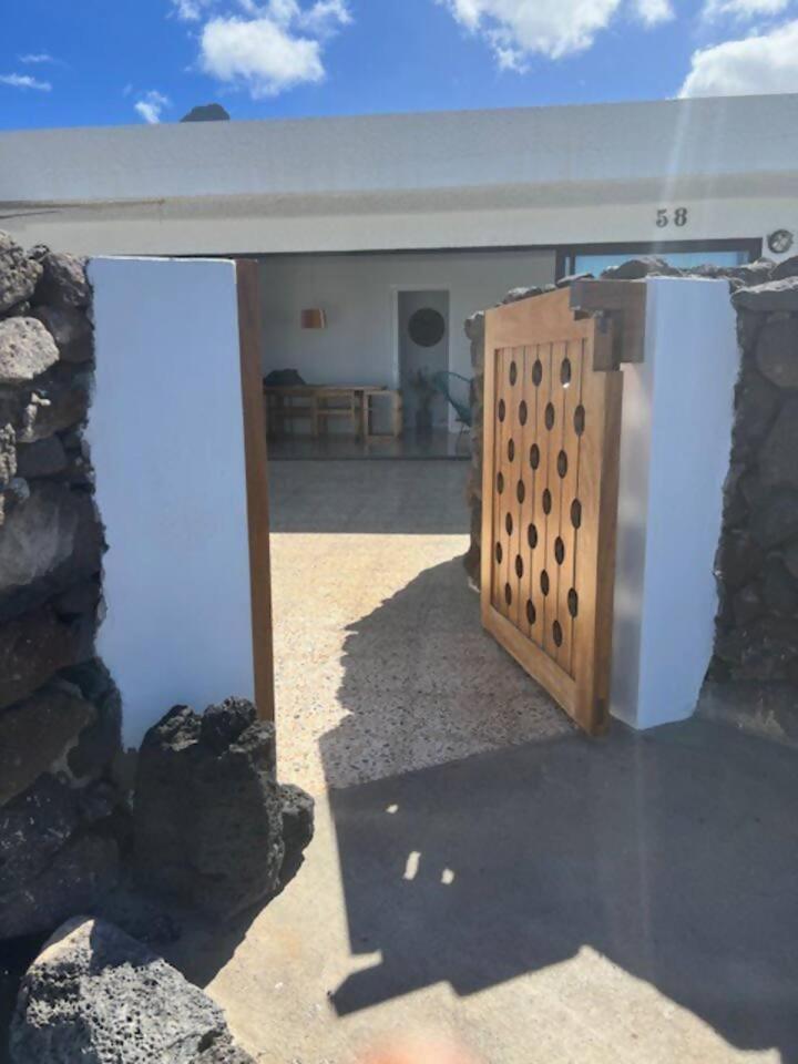 Lanzarote Famara Beach Bungalow Bagian luar foto
