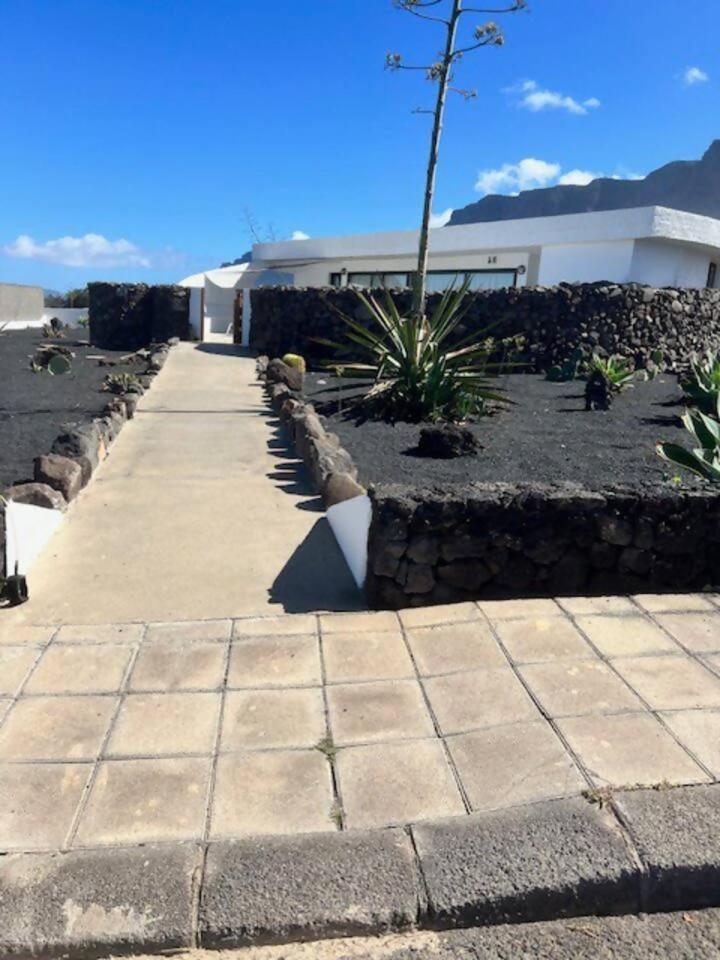 Lanzarote Famara Beach Bungalow Bagian luar foto