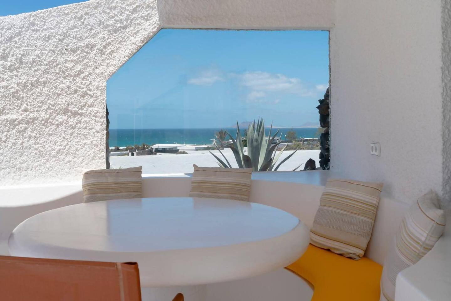 Lanzarote Famara Beach Bungalow Bagian luar foto